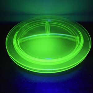 RARE Vintage 1930s Green Depression Uranium Glass Large 10.25" Dinner Plates Set